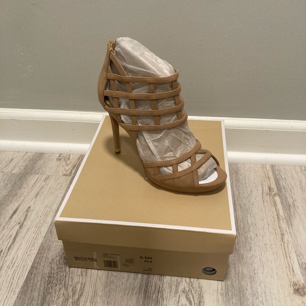 NBW Michael Kors Suede Sandals